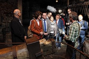 Staatsministerin Eva-Maria Stange im Frohnauer Hammer.