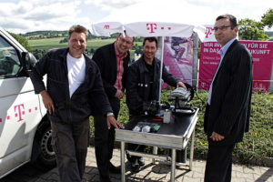 Bürgermeister und Landtagsabgeordneter Ronny Wähner gibt den Startschuss zum schnellen Internet für Königswalde.