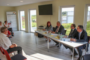 Staatssekretär Karl-Josef Laumann (2.v.l.), Patientenbeauftragter der Bundesregierung, zu Gast in Geyer.