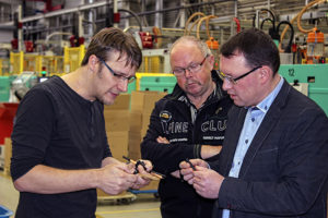 MdL Ronny Wähner beim Firmenbesuch der Schröder + Heidler GmbH in Neudorf.