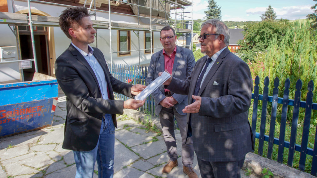 Fördermittelübergabe an die Kirchgemeinde Crottendorf.