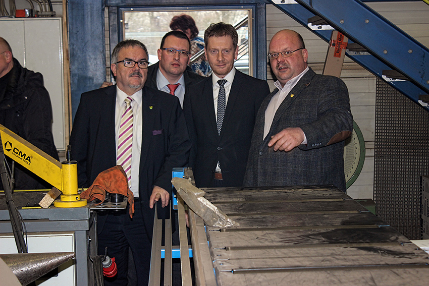 Ministerpräsident Michael Kretschmer bei der Metall- und Stahlbau Lippmann GmbH in Geyer.