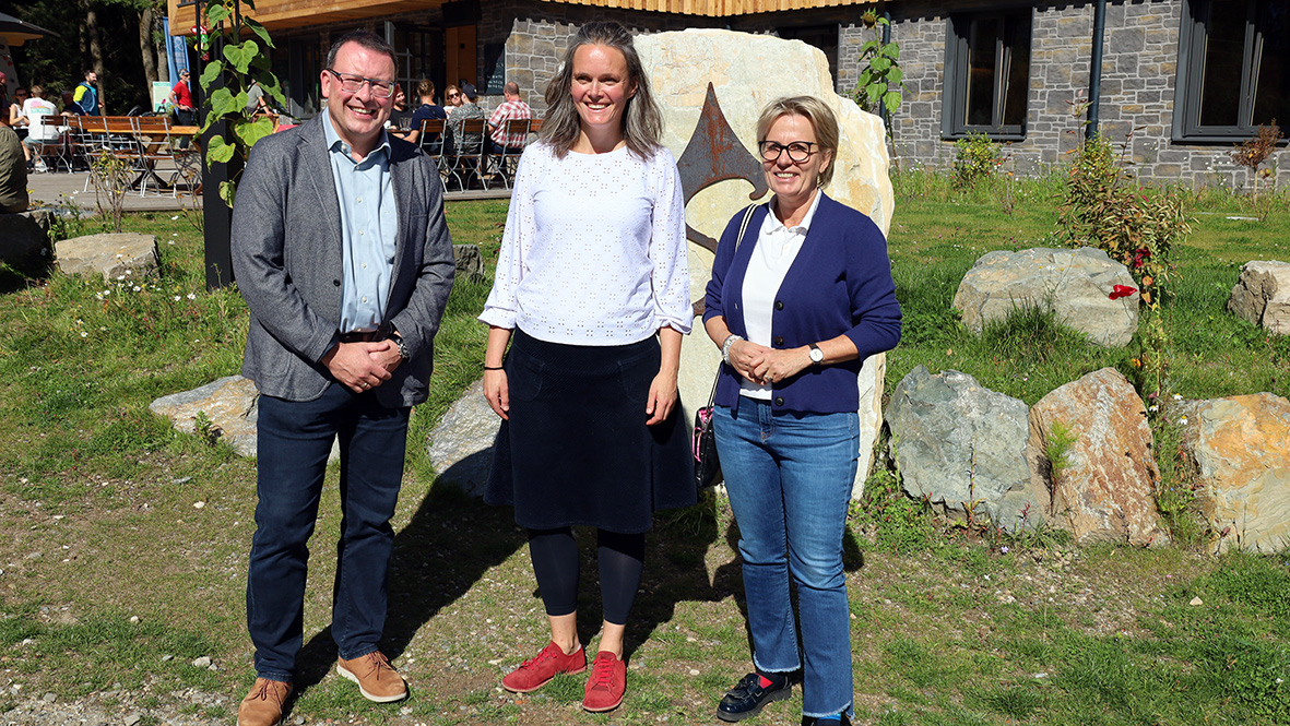 Barbara Klepsch besucht „Basislager“